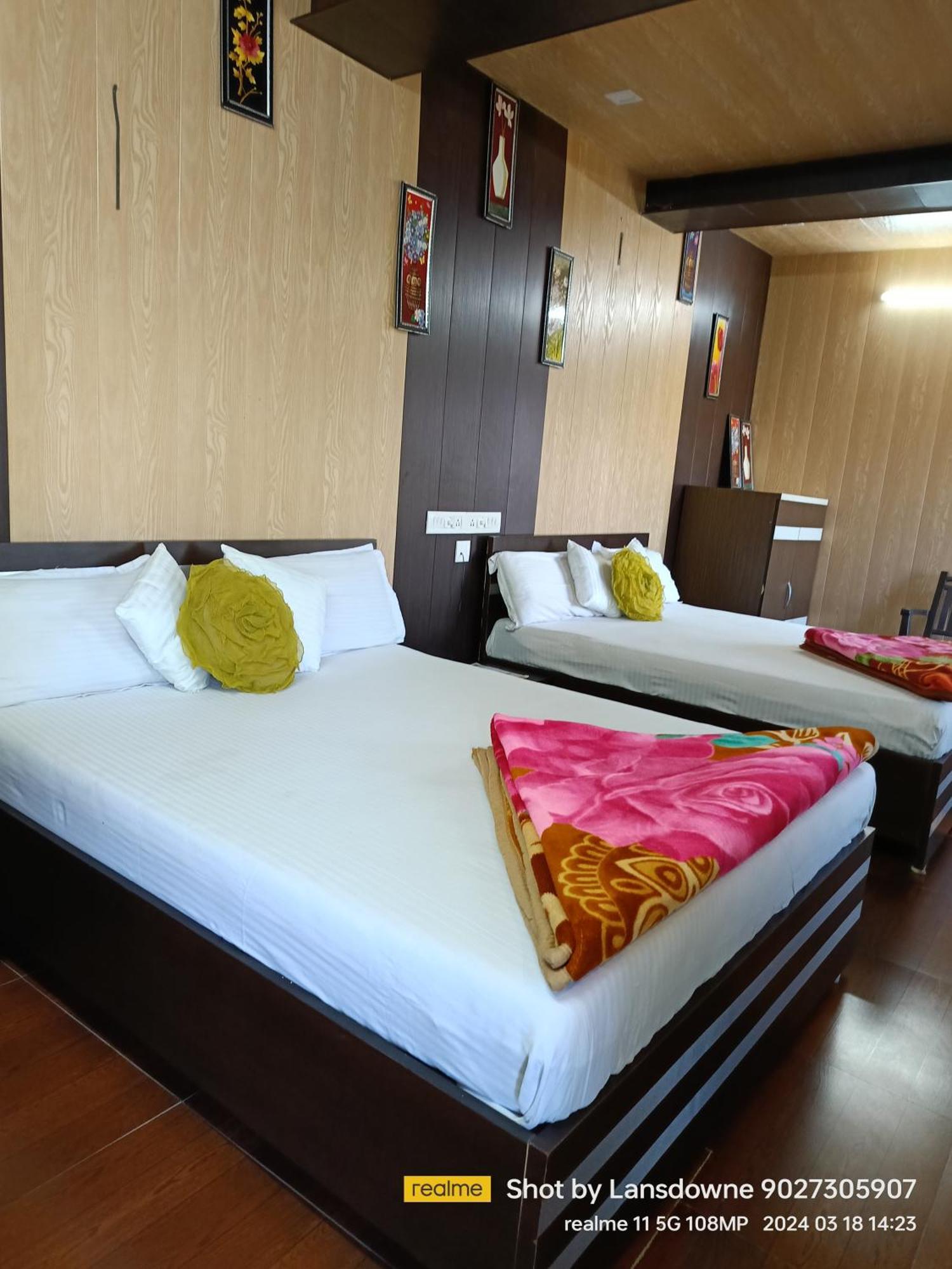 Joshi Holiday Home Stay Lansdowne Exteriör bild