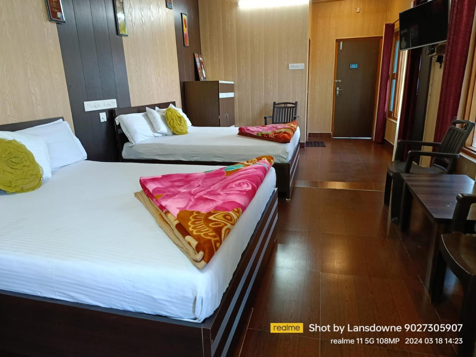 Joshi Holiday Home Stay Lansdowne Exteriör bild