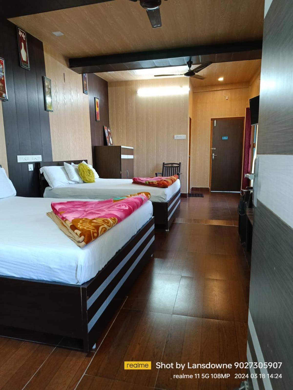 Joshi Holiday Home Stay Lansdowne Exteriör bild