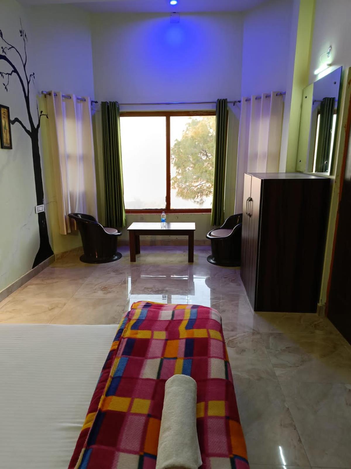 Joshi Holiday Home Stay Lansdowne Exteriör bild